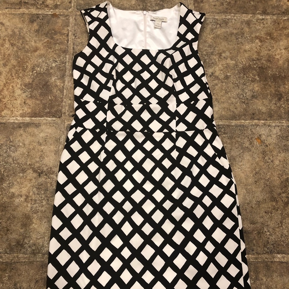 WHITE HOUSE BLACK MARKET WHITE AND BLACK DRESS